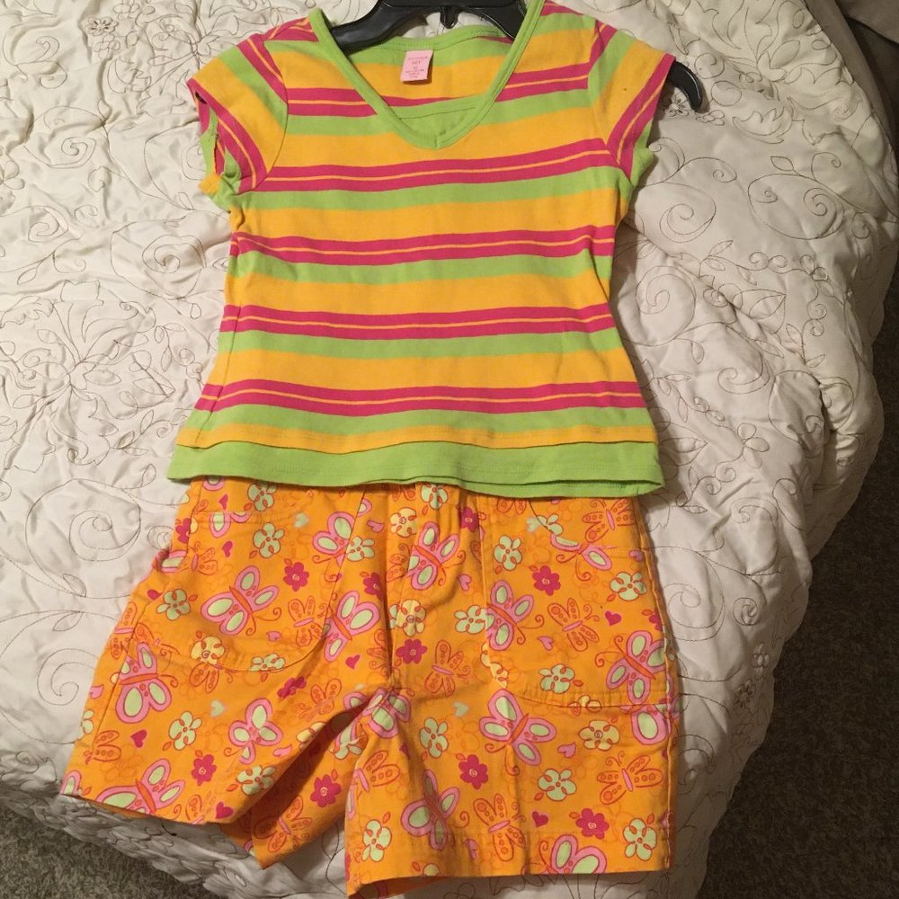 Girls shorts set